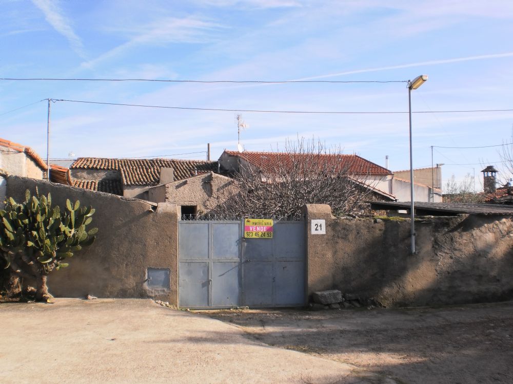 CASA CON GRAN PATIO EN SERRANILLO (SALAMANCA)