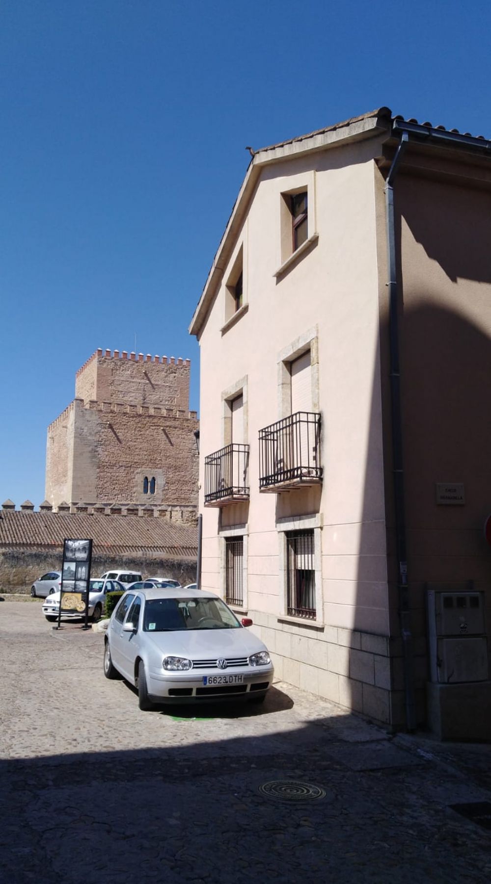 TICO EN CIUDAD RODRIGO JUNTO AL PARADOR