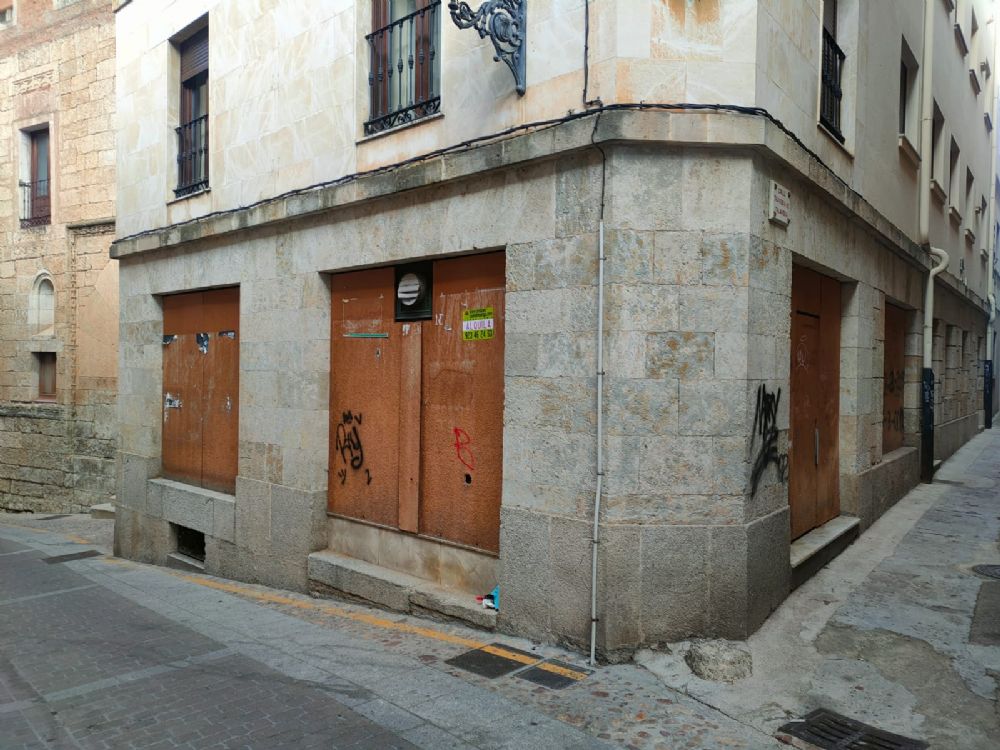 LOCAL COMERCIAL EN CIUDAD RODRIGO MUY CERCA PLAZA MAYOR