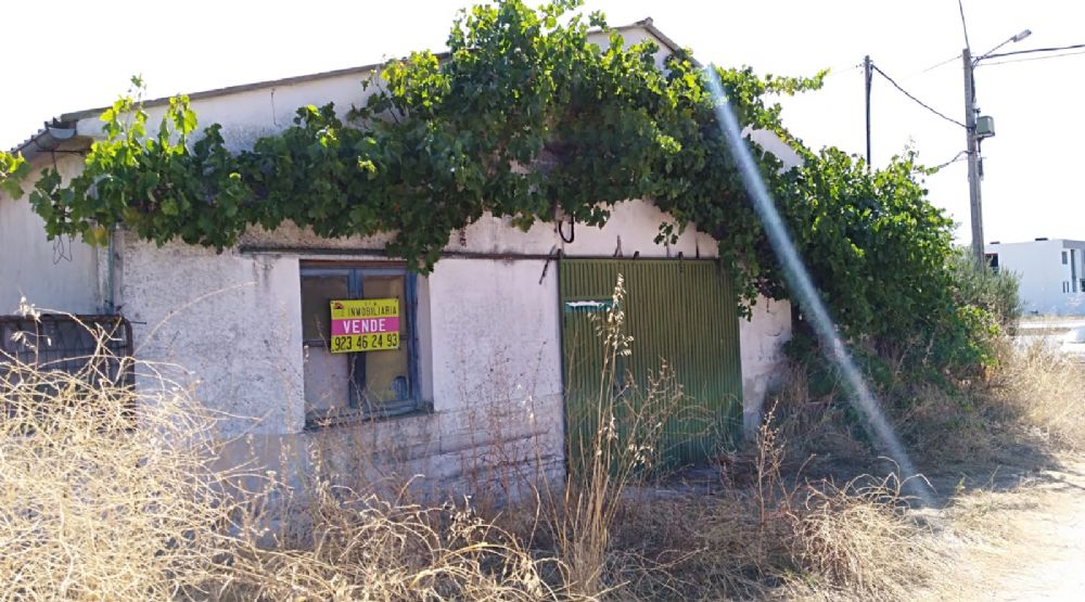 PARCELA CON NAVE EN CIUDAD RODRIGO EN CARRETERA DE BEJAR 