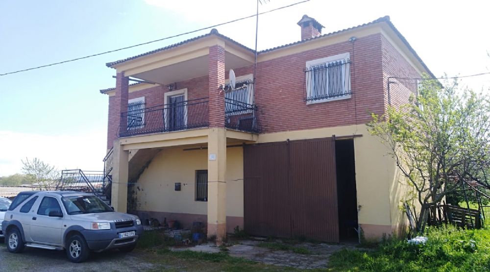 PARCELA CON CASA Y CORRALES EN CIUDAD RODRIGO