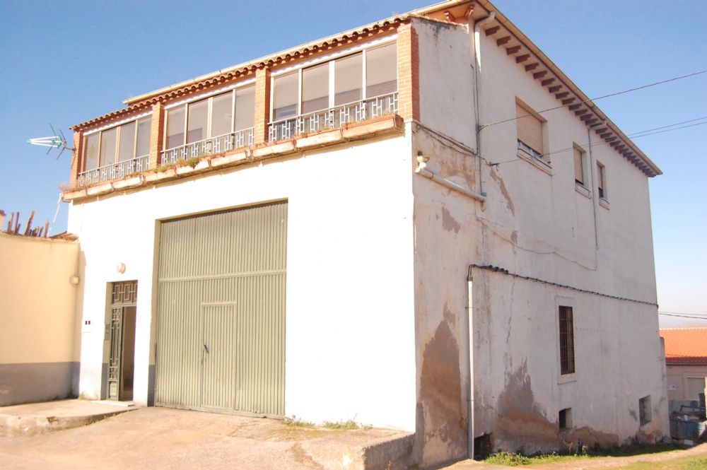 CASA-NAVE-STANO EN CIUDAD RODRIGO 