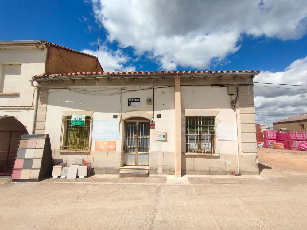 EDIFICIO DESTINADO A OFICINA CON PARCELA EN CIUDAD RODRIGO