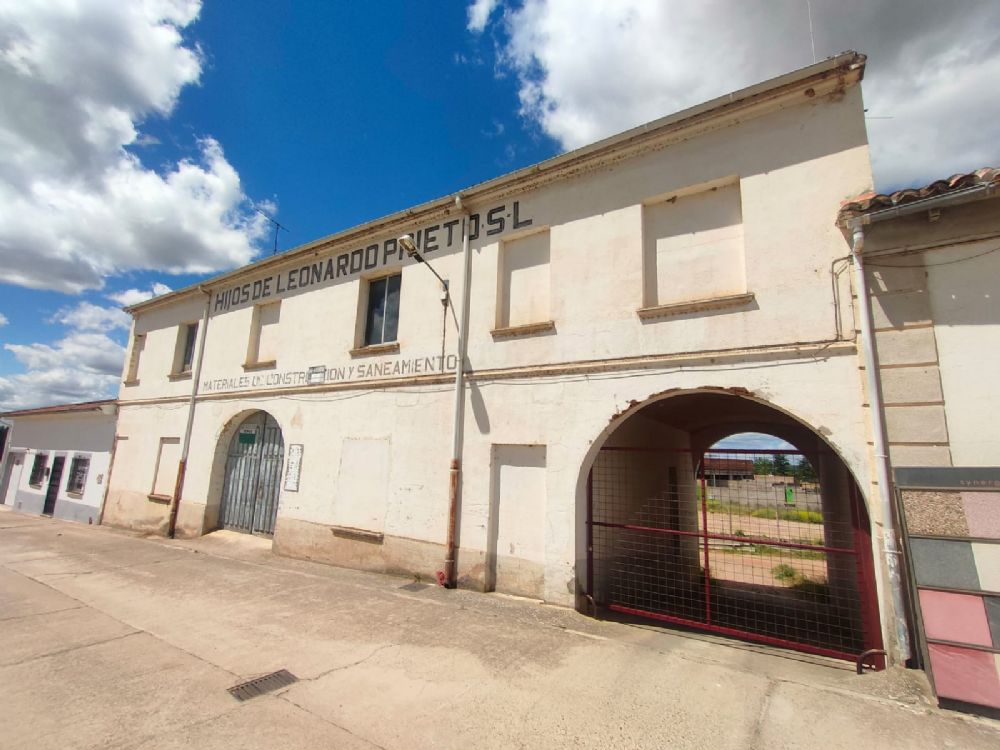 EDIFICIO DESTINADO A ALMACN CON PARCELA  EN CIUDAD RODRIGO