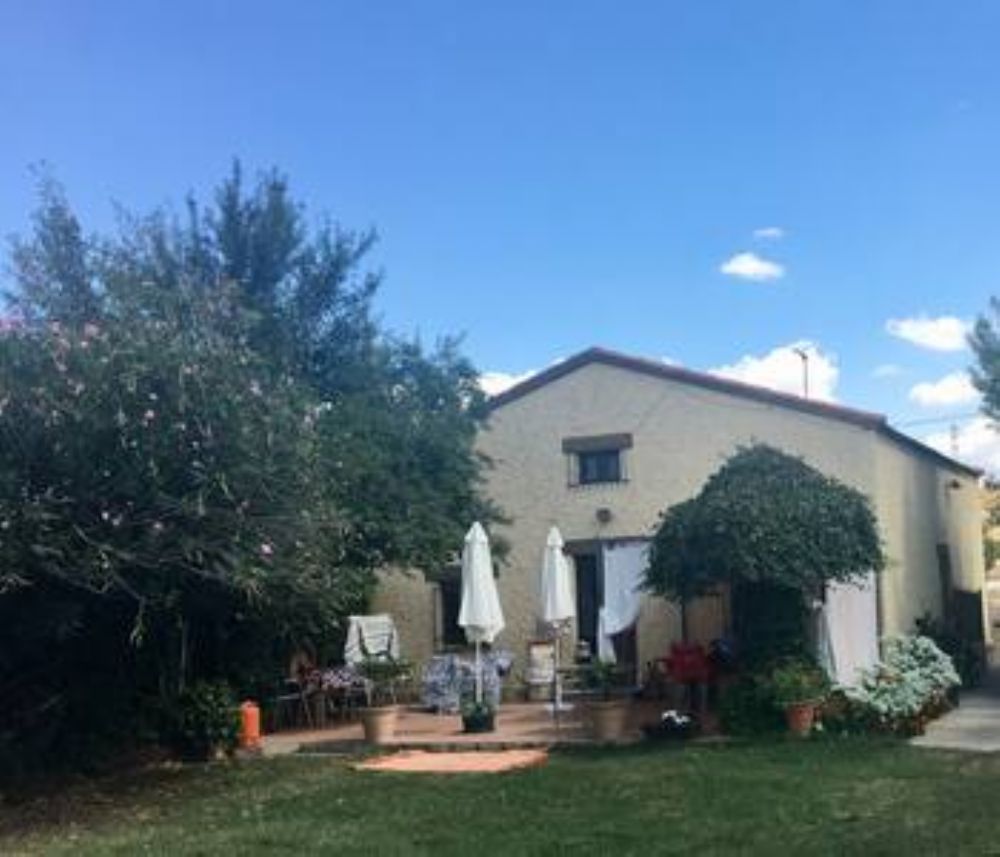 CASA  Y TERRENO EN CIUDAD RODRIGO EN ZONA 