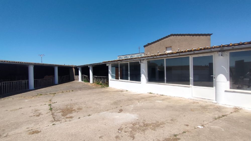 PARCELA EN CIUDAD RODRIGO CON EDIFICACIONES