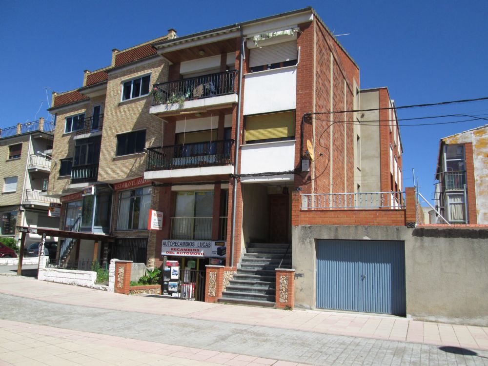 2 LOCALES COMERCIALES EN CIUDAD RODRIGO EN AVDA. SALAMANCA, 30