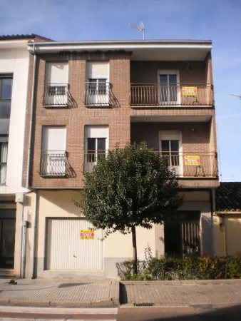 Piso en Ciudad Rodrigo en C/ Santa Clara, 105 - 1º y 2º - foto 1