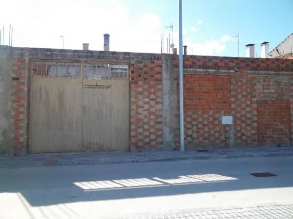 Solar para Construccion de 2 Viviendas y Local o Vivienda Unifamiliar - foto 2