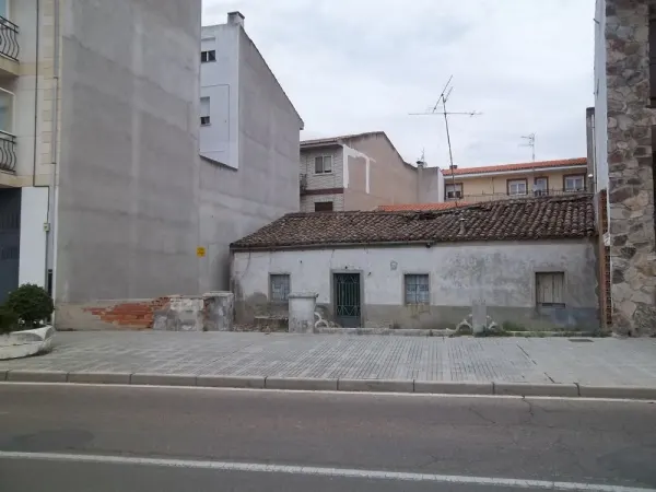 Solar para Construccion de 6 Viviendas y Garajes en C/ Santa Clara, 145 - foto 1