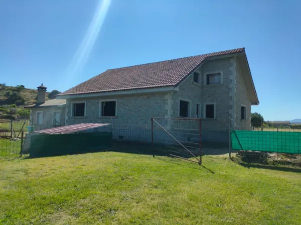 Chalet sin Terminar en Ciudad Rodrigo - foto 2
