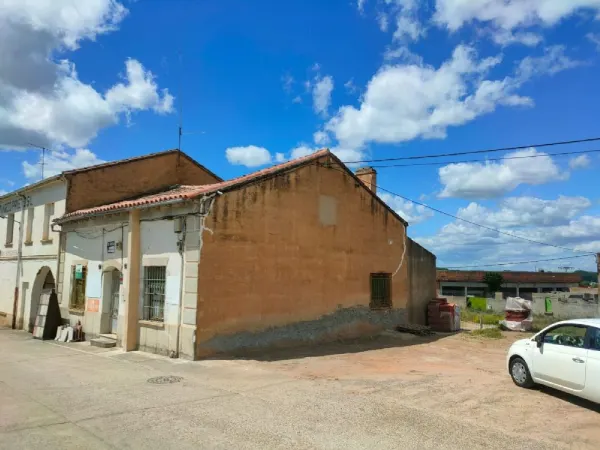 Edificio Destinado a Oficina con Parcela en Ciudad Rodrigo - foto 4