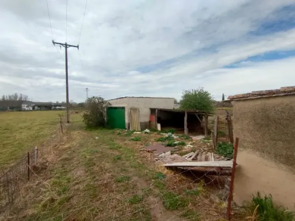 Parcela con Casa, Nave y Corrales en Ciudad - foto 3