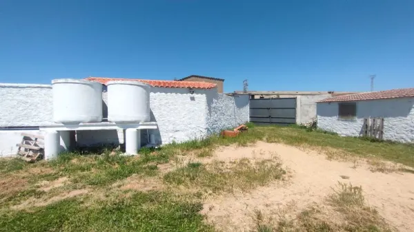 Parcela en Ciudad Rodrigo con Edificaciones - foto 10