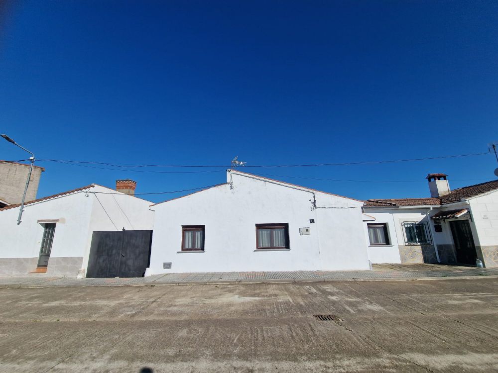 CASA EN IVANREY, REFORMADA CON GRAN PATIO Y CONSTRUCCIONES - foto 1