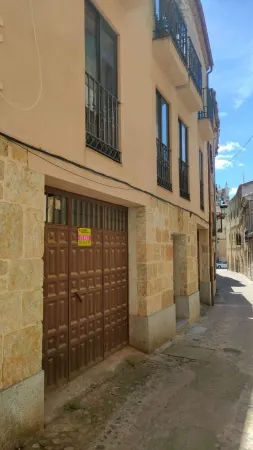 Dos Locales-Garajes-Almacenes en Pleno Centro de Ciudad Rodrigo - foto 1