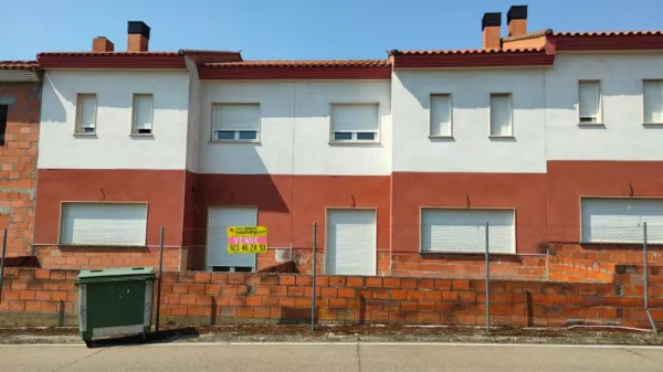 Chalets en Fuentes de Oñoro de Nueva Construcción - foto 1